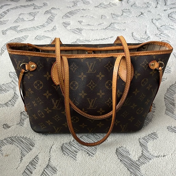 Louis Vuitton Handbags - Louis Vuitton Neverfull PM